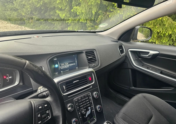 Volvo V60 cena 41800 przebieg: 193500, rok produkcji 2015 z Bytom małe 407